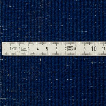 MATTO, China, ca 304,5 x 242,5 cm (as well as 3 cm flat weave at the ends).