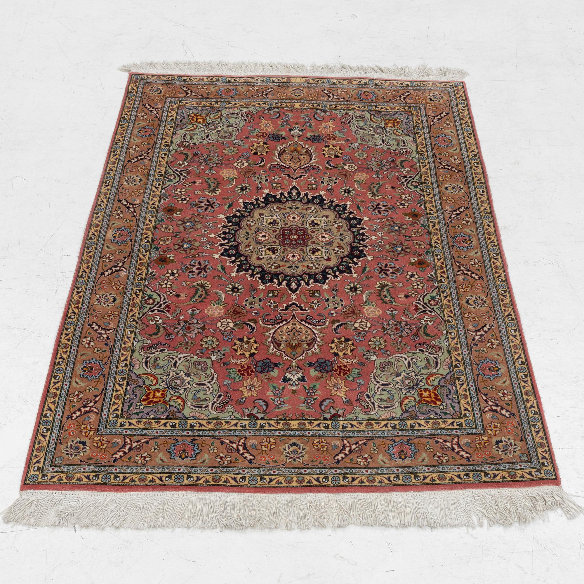 Matta, orientalisk, silkesinslag, ca. 146 x 101 cm.