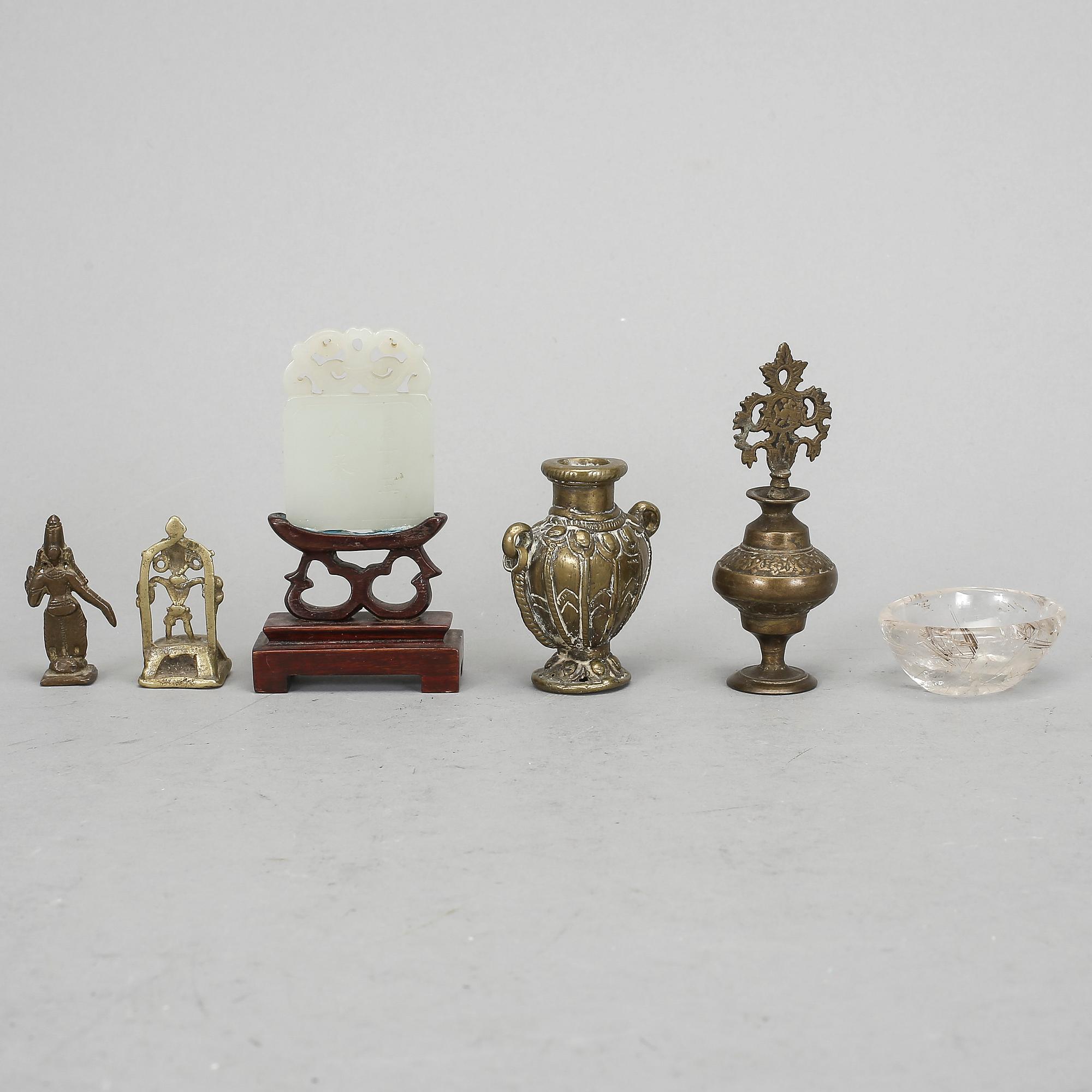 VASER 2 ST, FIGURINER 2 ST, mm. Totalt 6 delar. Kina, 1800-1900-tal.