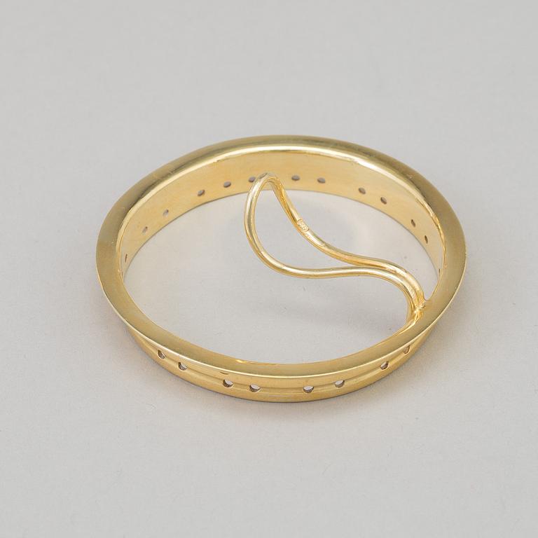 A Russian parcel-gilt teapot, mark of Nicols Karl & Plinke, St Petersburg, 1880/90s.