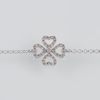 ARMBAND, 18K vitguld med briljantslipade diamanter. Vikt 1,4 gram.