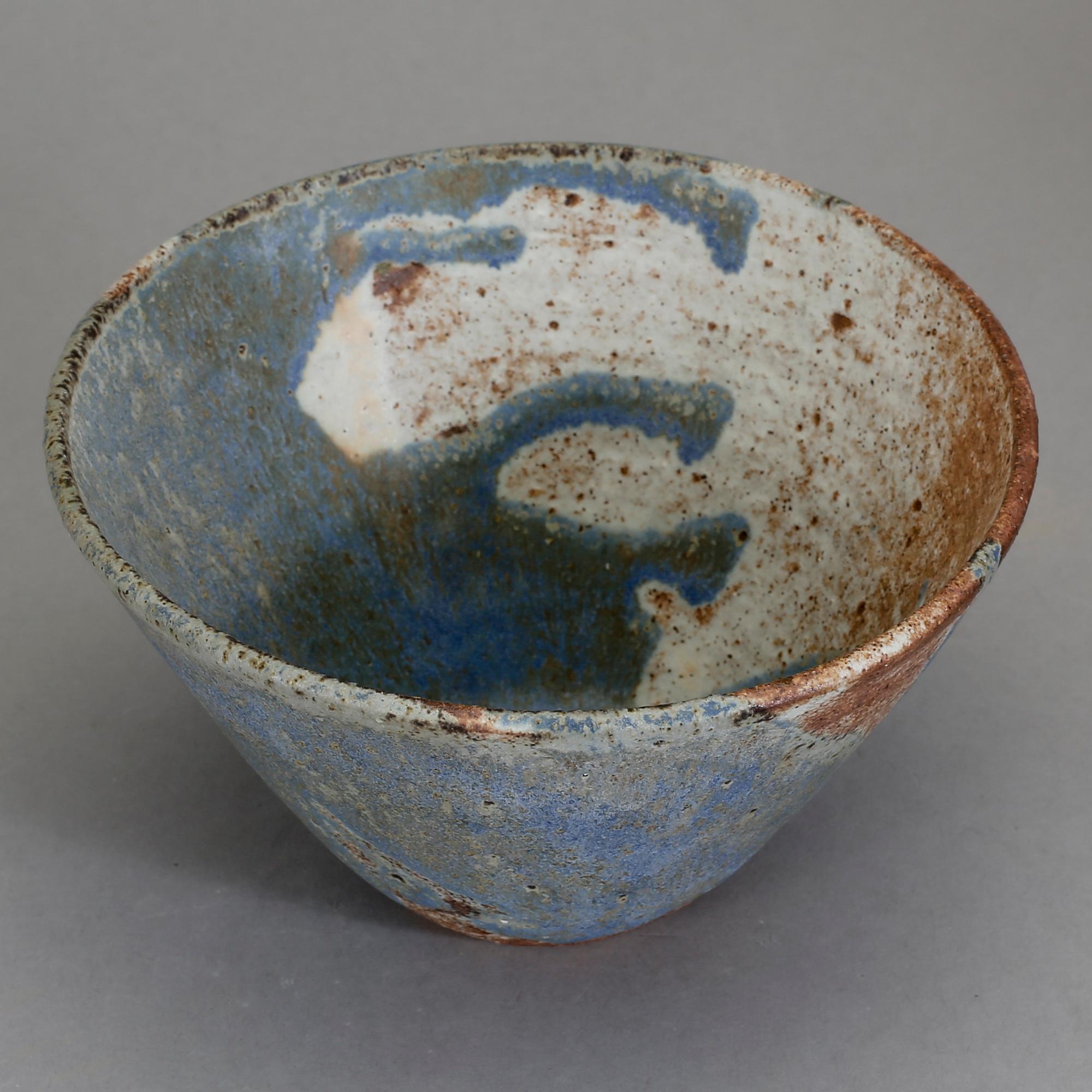 SKÅL, stengods, signerad i godset, Vivi Calissendorff. 1900-talets andra hälft.