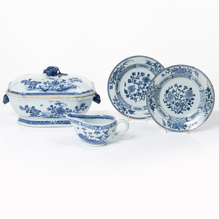 Four blue and white export porcelain service pieces, China, Qing dynasty 18th century.