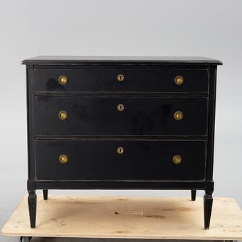 Byrå, gustaviansk stil, 1900-talets första hälft.