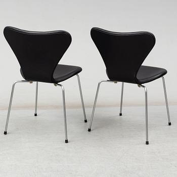 ARNE JACOBSEN, eight 'Series 7' chairs from Fritz Hansen, Denmark.