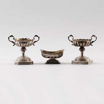 SALTKAR, 3 st (2+1), silver, paret märkt 830, en märkt 1833, Ryssland. Vikt ca 203 g.