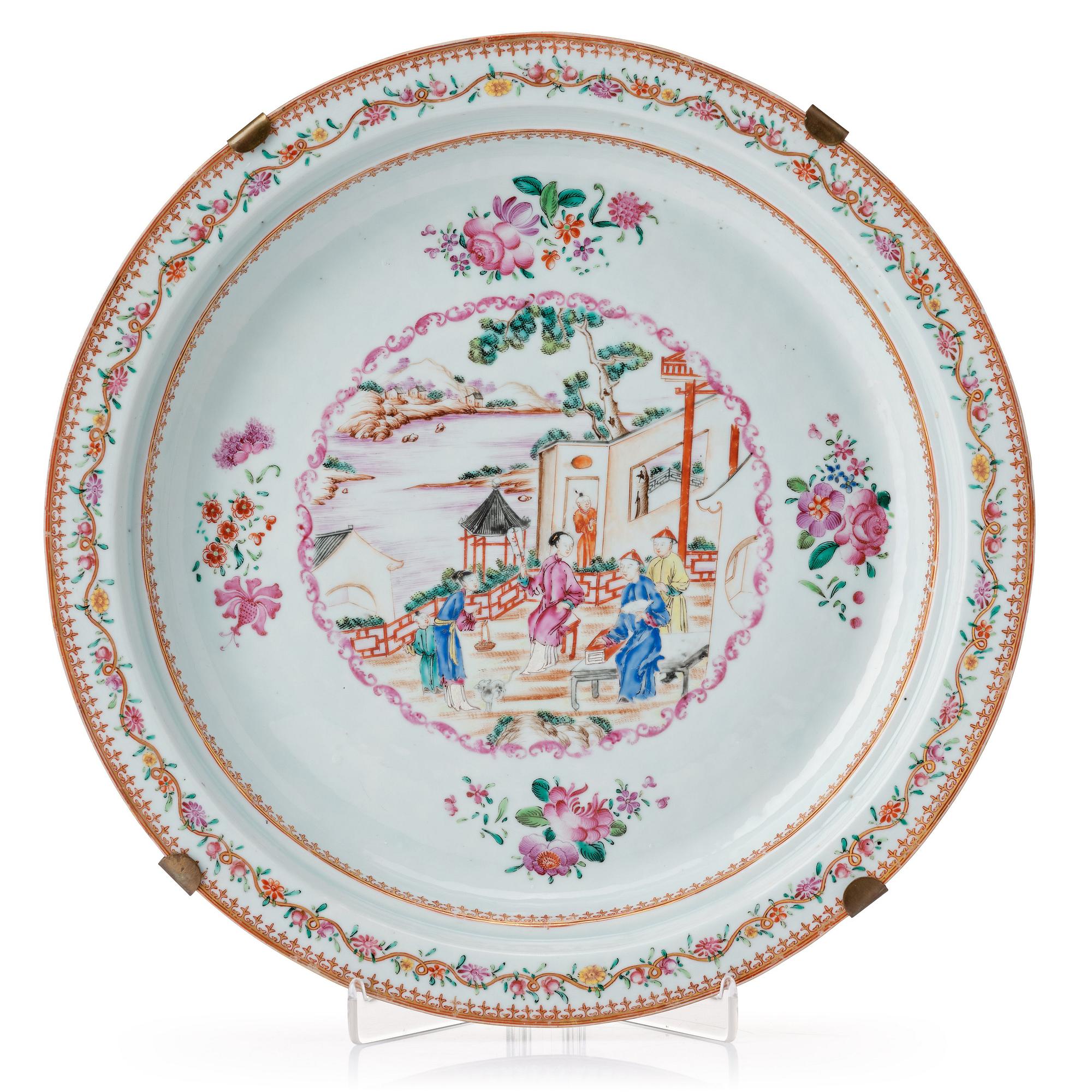 A large famille rose serving dish, Qing dynasty, Qianlong (1736-95).