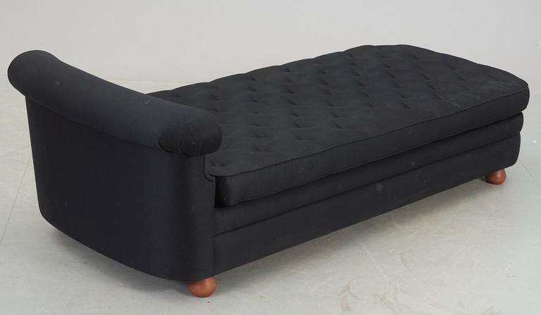 JOSEF FRANK, couch, Firma Svenskt Tenn, modell 775.