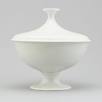 A Berlin tureen with cover, 19th century.