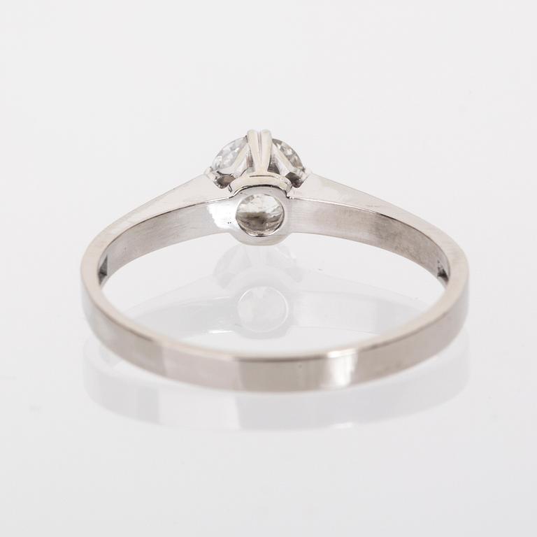 RING, 18K vitguld med gammalslipad diamant ca 0.40 ct.