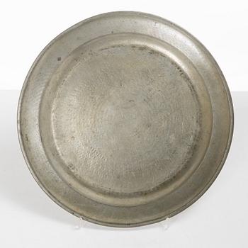 Eric Pettersson Krietz (master in Stockholm 1753-1795), a pewter charger, Stockholm.