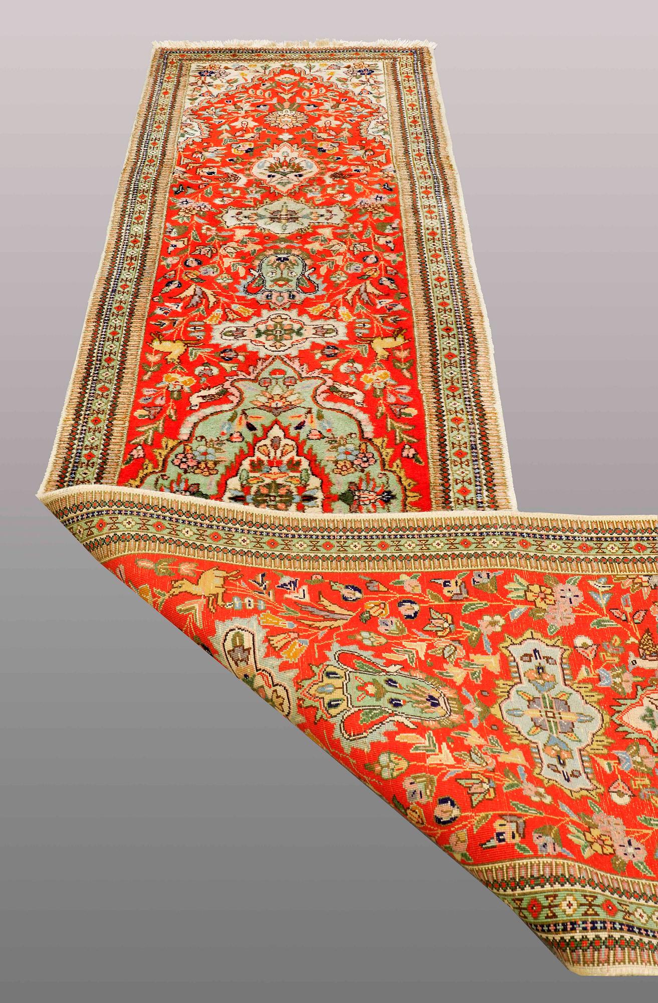 GALLERIMATTA, Figural Täbris, ca 395 x 88 cm.