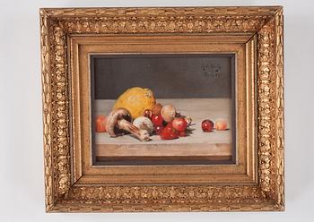 Axel Kulle, Stilleben med citron, svamp och bär.