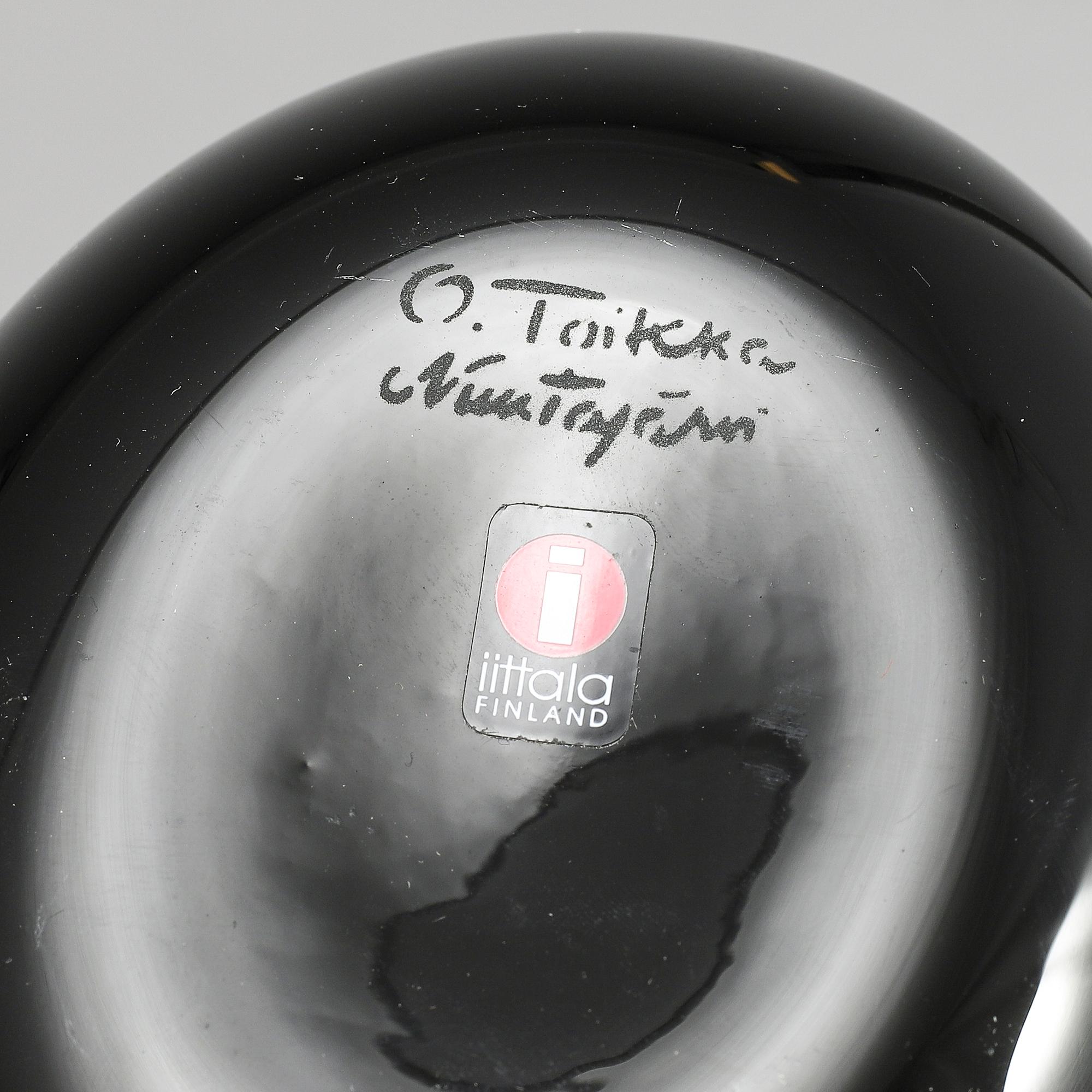 OIVA TOIKKA, a glass bird, Smew (Uivelo) 2002–2006, signed O. Toikka Nuutajärvi.