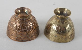 VINKOPPAR, 2 st, mässing, 1800-1900-tal.