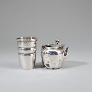 KANNA samt VAS, silver, orientaliskt samt jugend, bland annat Christian F Heise, Danmark, 1920. Vikt ca 200g.