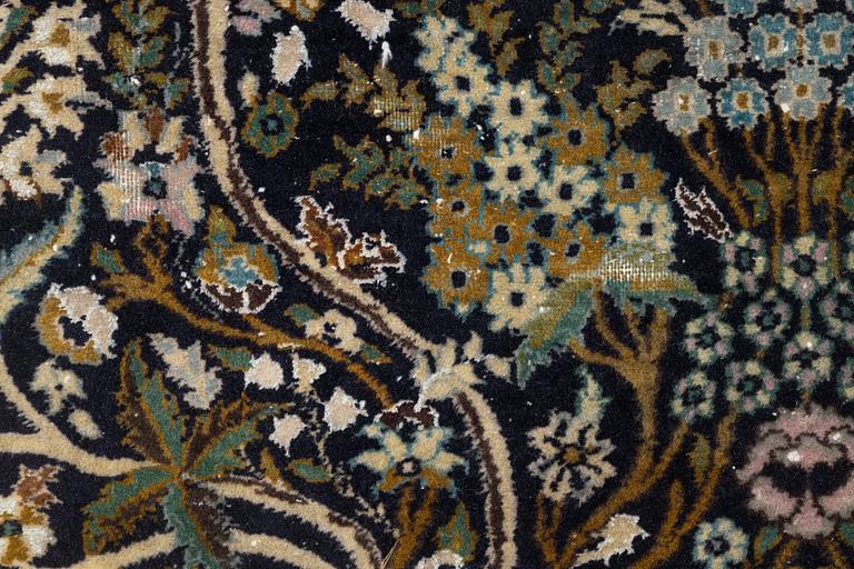 A figural Quum carpet, c. 179 x 125 cm.