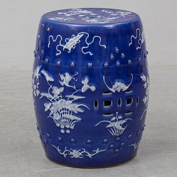 A blue and white garden seat, Qing dynasty, late 19th century.