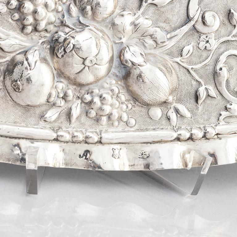 A Swedish early 18th century silver dish, mark of Christian Henning, Stockholm 1713.