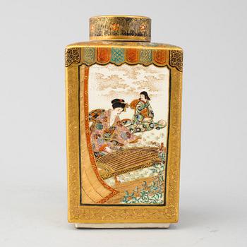 A Japanese Satsuma vase with cover, Meiji period (1868-1912).