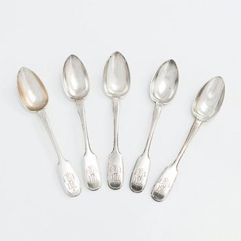 A silver teaglass holder from Moscow 1876 and five silver dessert spoons, Ljubavin, Imperial Warrant, Moscow 1908-17.