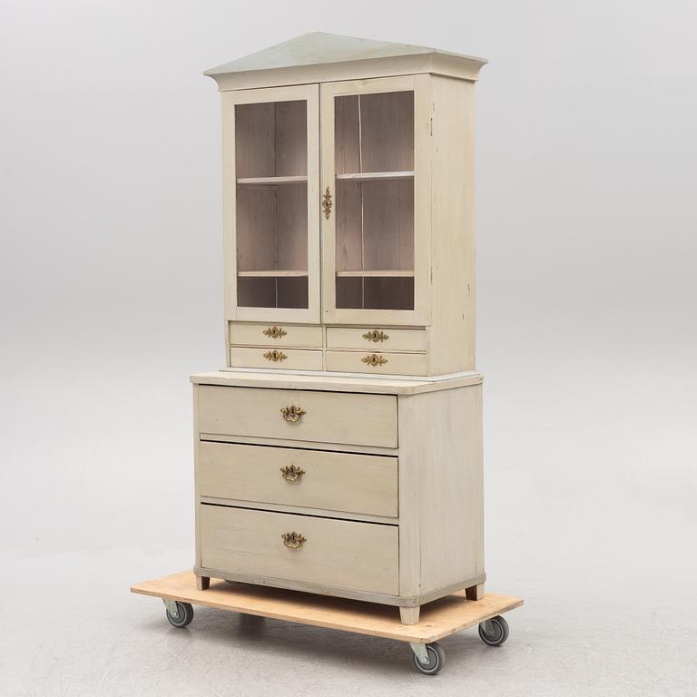 Display cabinet, 19th century.