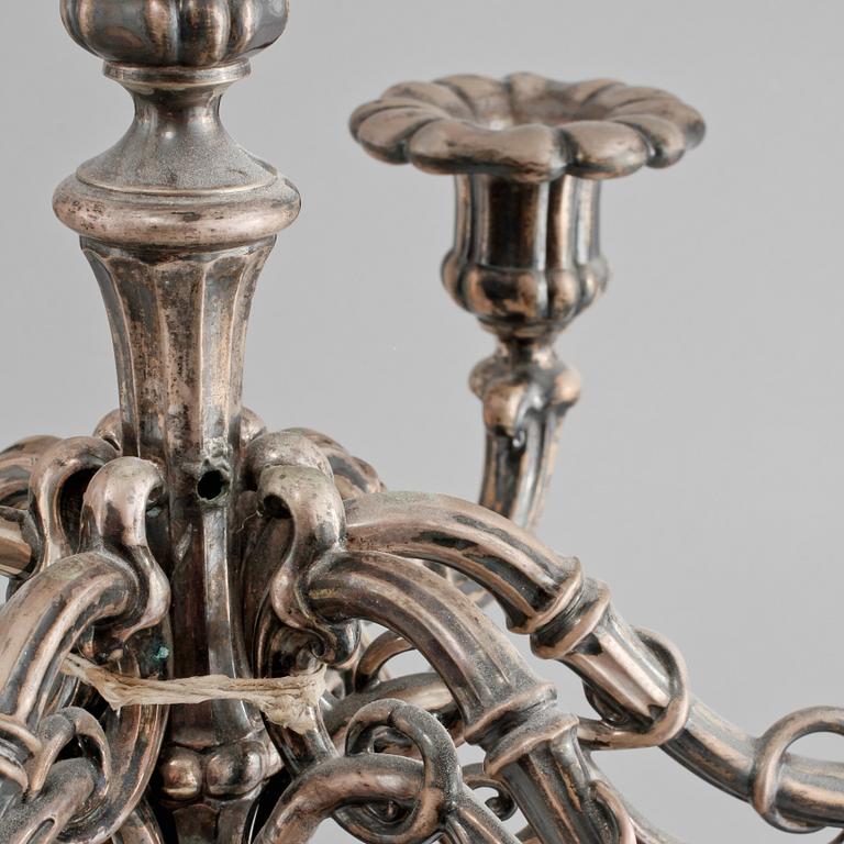 KANDELABRAR, ett par, nysilver, 1900-talets första hälft.