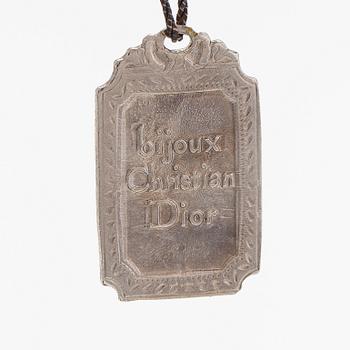 Christian Dior, Helminauha, 3-rivinen, lasihelmiä ja hopeaväristä metallia. Merkitty Chr.Dior 1962.