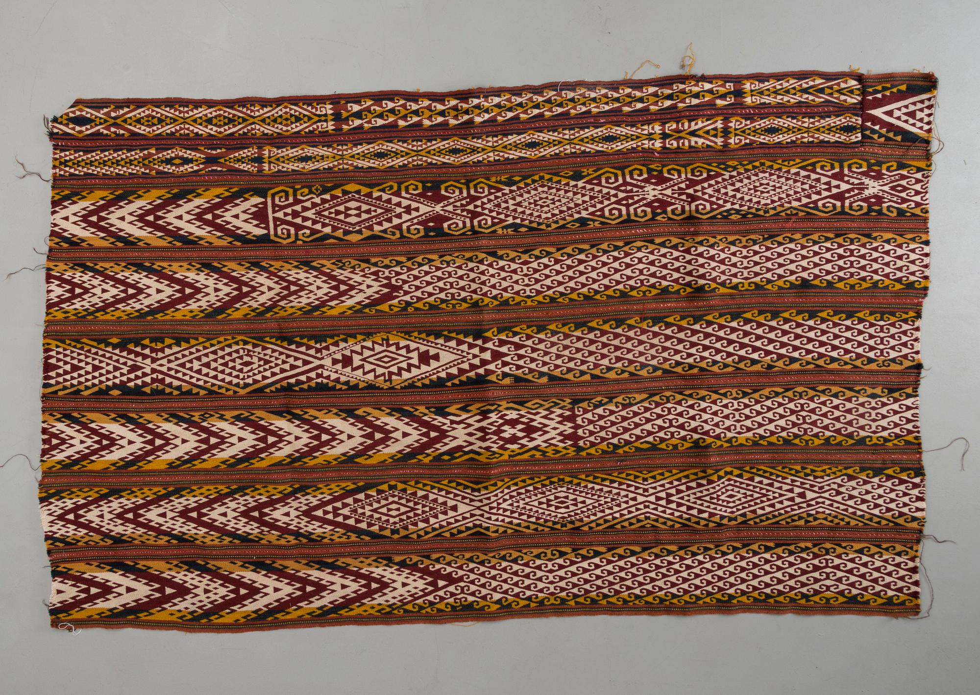 MATTA, Ghudjeri Usbekistan. Ca  140x232 cm.