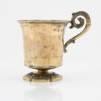 A silver gilt tea mug, assay master Nikolaì Lukich Dubrovin, Moscow, 1841.