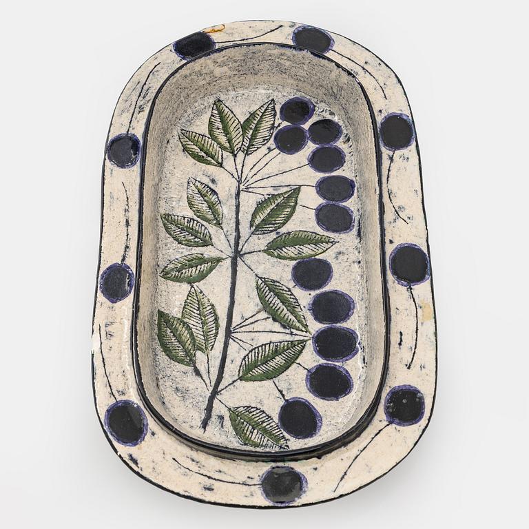 Birger Kaipiainen, a ceramic decorative plate, signed Kaipiainen.
