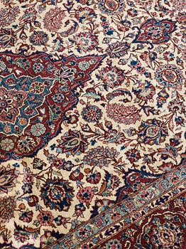 SEMI-ANTIQUE SILK KASHAN. 208 x 138,5 cm.