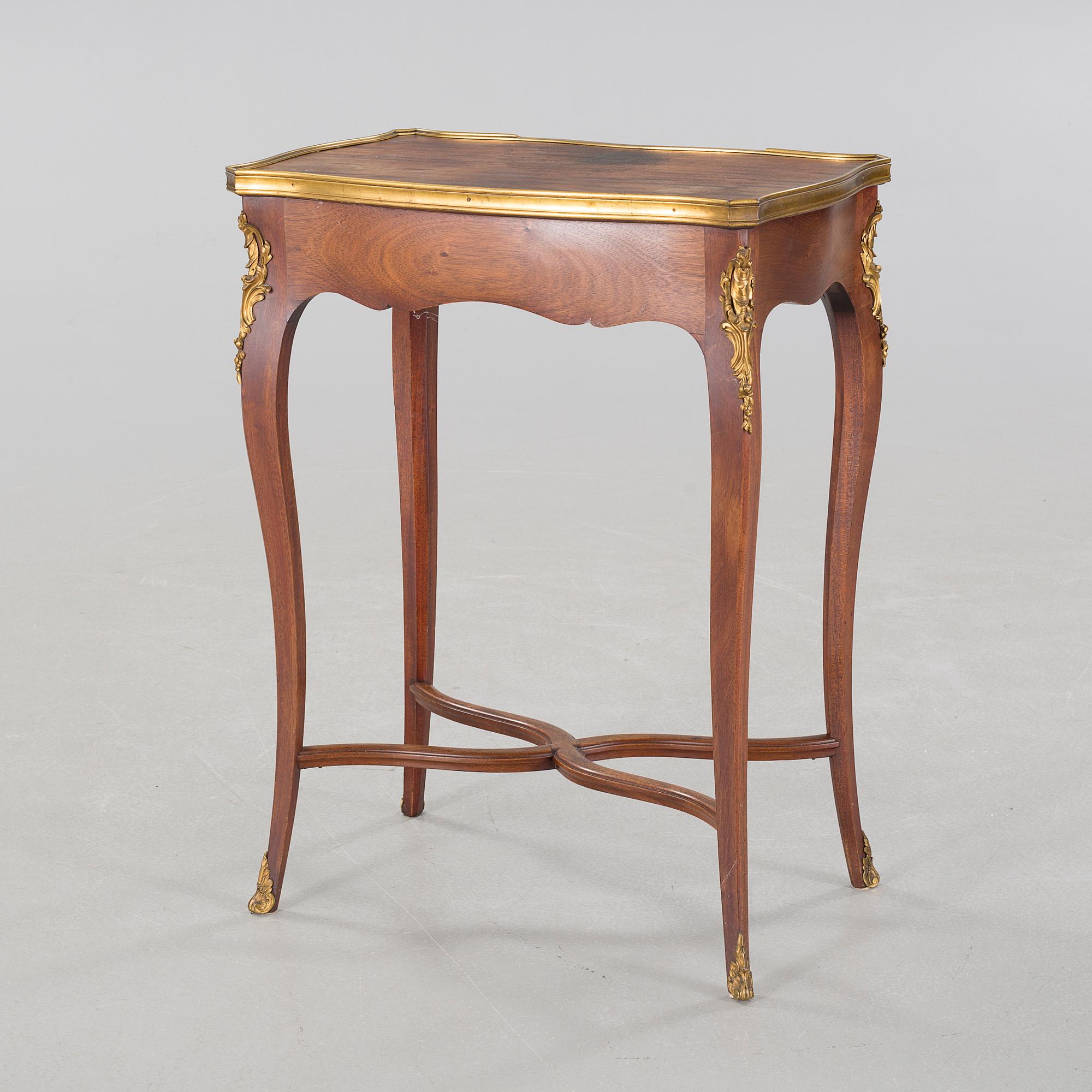 BORD, nyrokoko, signerat P. Sormani (Paul Sormani), Paris, 1800-talets andra hälft.