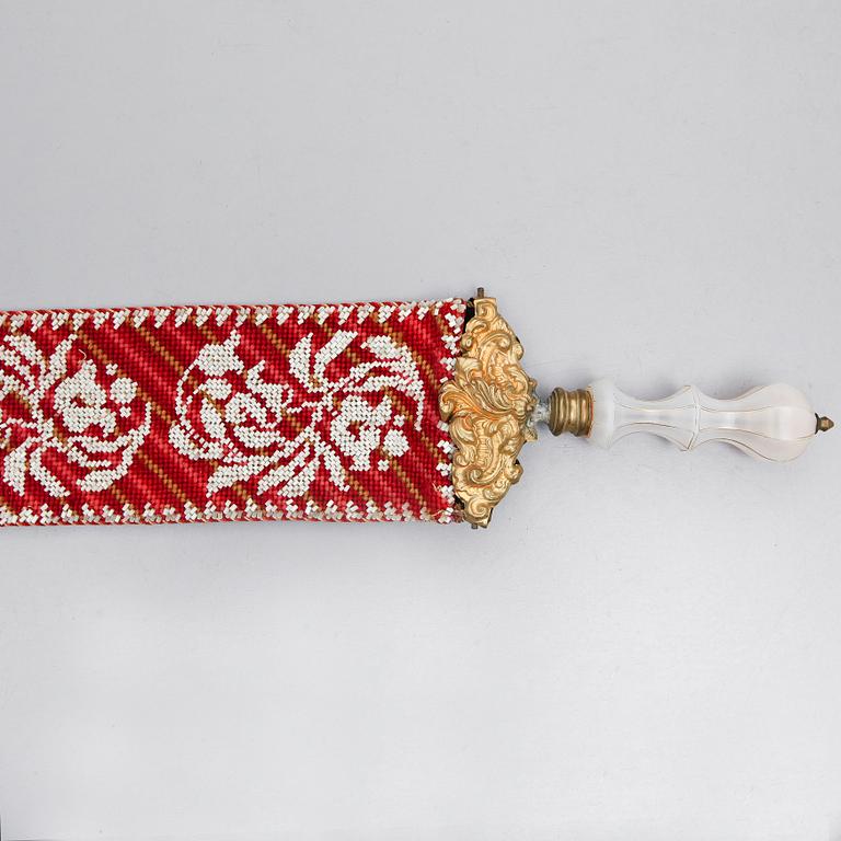 SPJÄLLBAND, broderat, 1800-talets andra hälft.