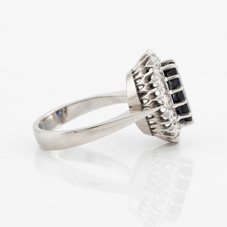 Ring, cluster ring, 18K white gold with sapphire and brilliant-cut diamonds. Stockholm 1973.