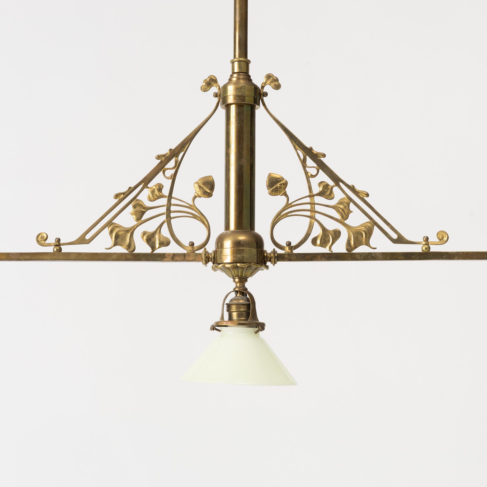 Taklampa, så kallad biljardlampa, jugend, tidigt 1900-tal.