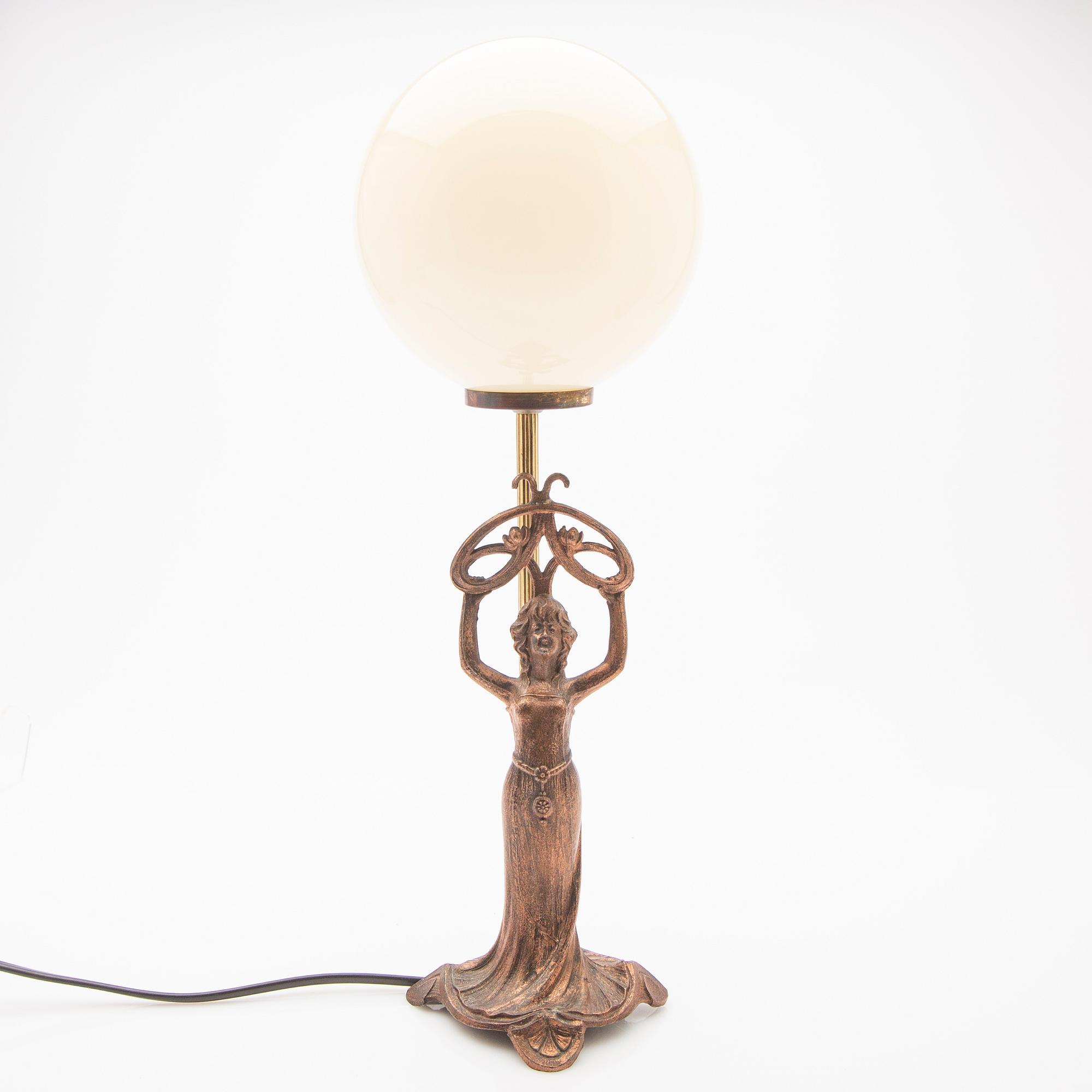 Table lamp, Art Nouveau style, 20th century.
