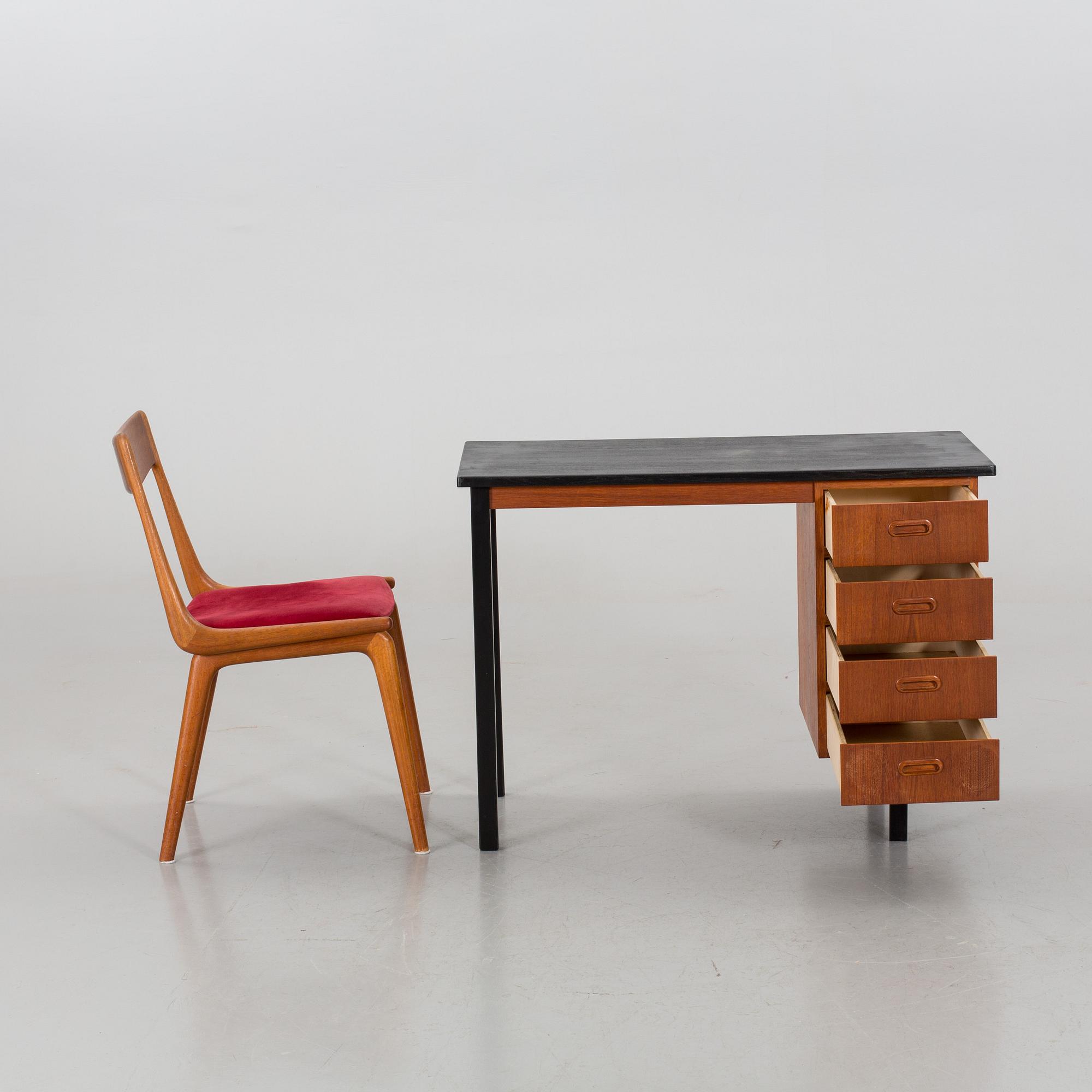 STOL Design Alfred Christensen för Slagelse mobelvaerk, Danmark, modell 370, etikettmärkt, teak samt skrivbord 1960-tal.