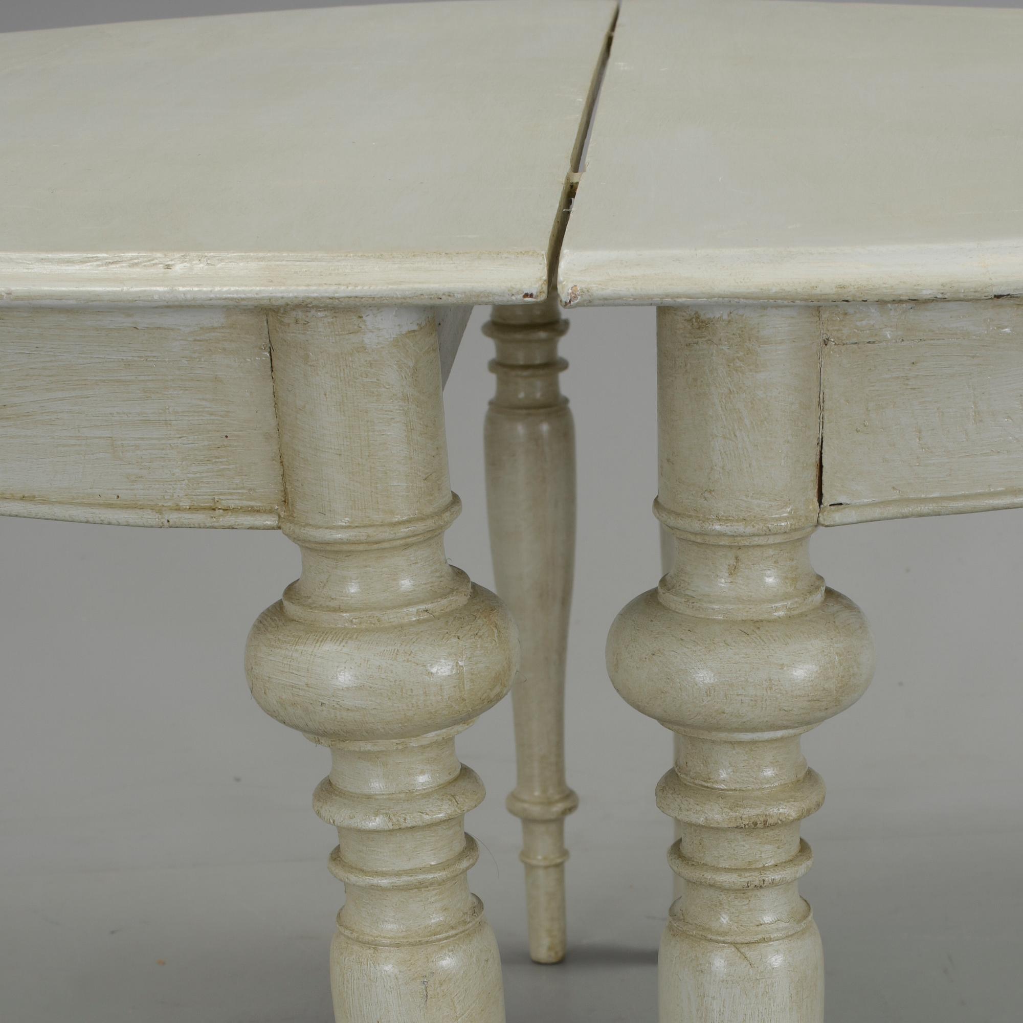 MÅNBORD, 2 st, 1800-talets slut.