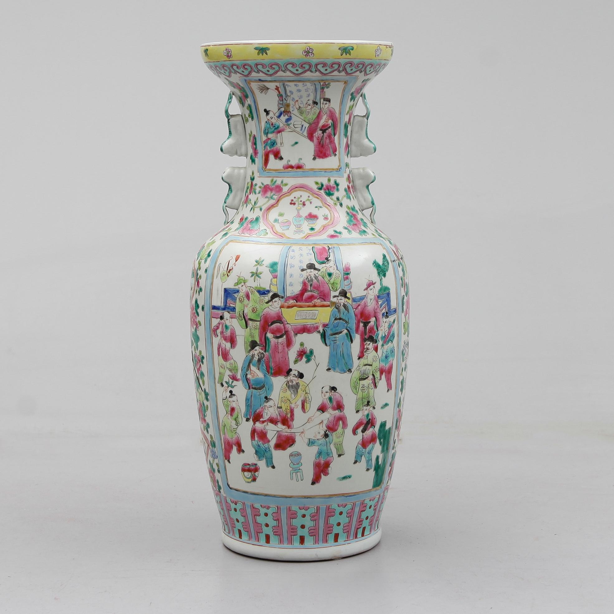 GOLVVAS, porslin, Kina, 1900-talets andra hälft.