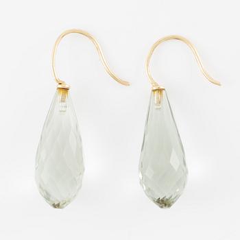 Earrings 18K gold with drop-shaped briolette-cut probably prasiolite.