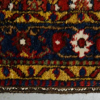 A runner, a semi-antique Western Iran/Azerbajdzjan, probably, ca 423 x 99 cm.