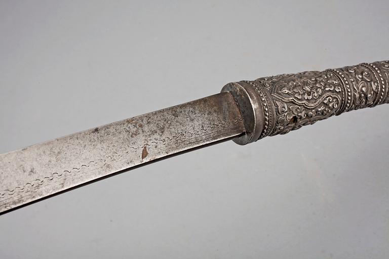 SVÄRD, 2 st, Asien, silverskaft.