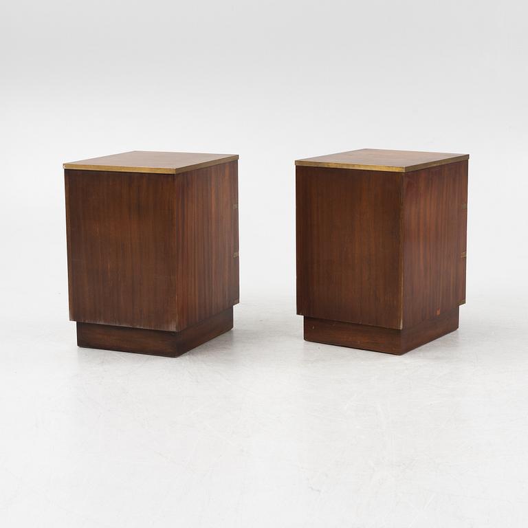 A pair of mahogany veneered bedside tables, Reprodux, England, second half of the 20th Century.