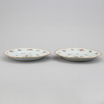A pair of famille rose dishes, QIng dynasty, Qianlong (1736-95).