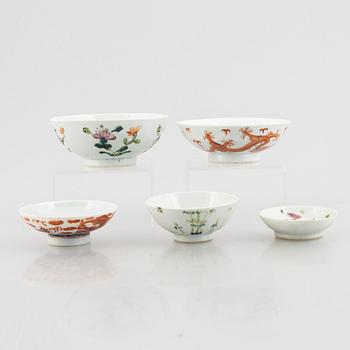 Two Chinese family rose porcelain bowls, Qing dynasty, 19th century.