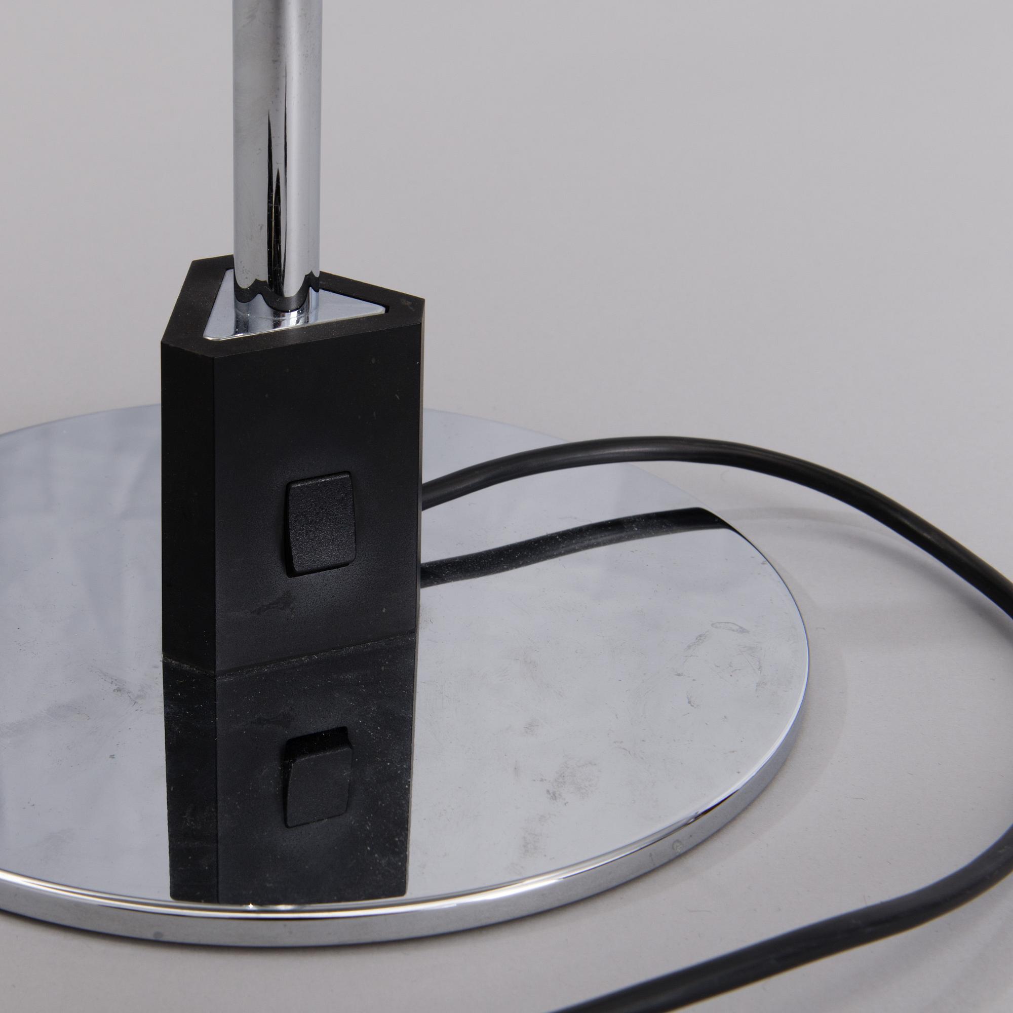 POUL HENNINGSEN, pöytävalaisin, "PH-4/3", Louis Poulsen, Tanska, 1900-luvun loppu.