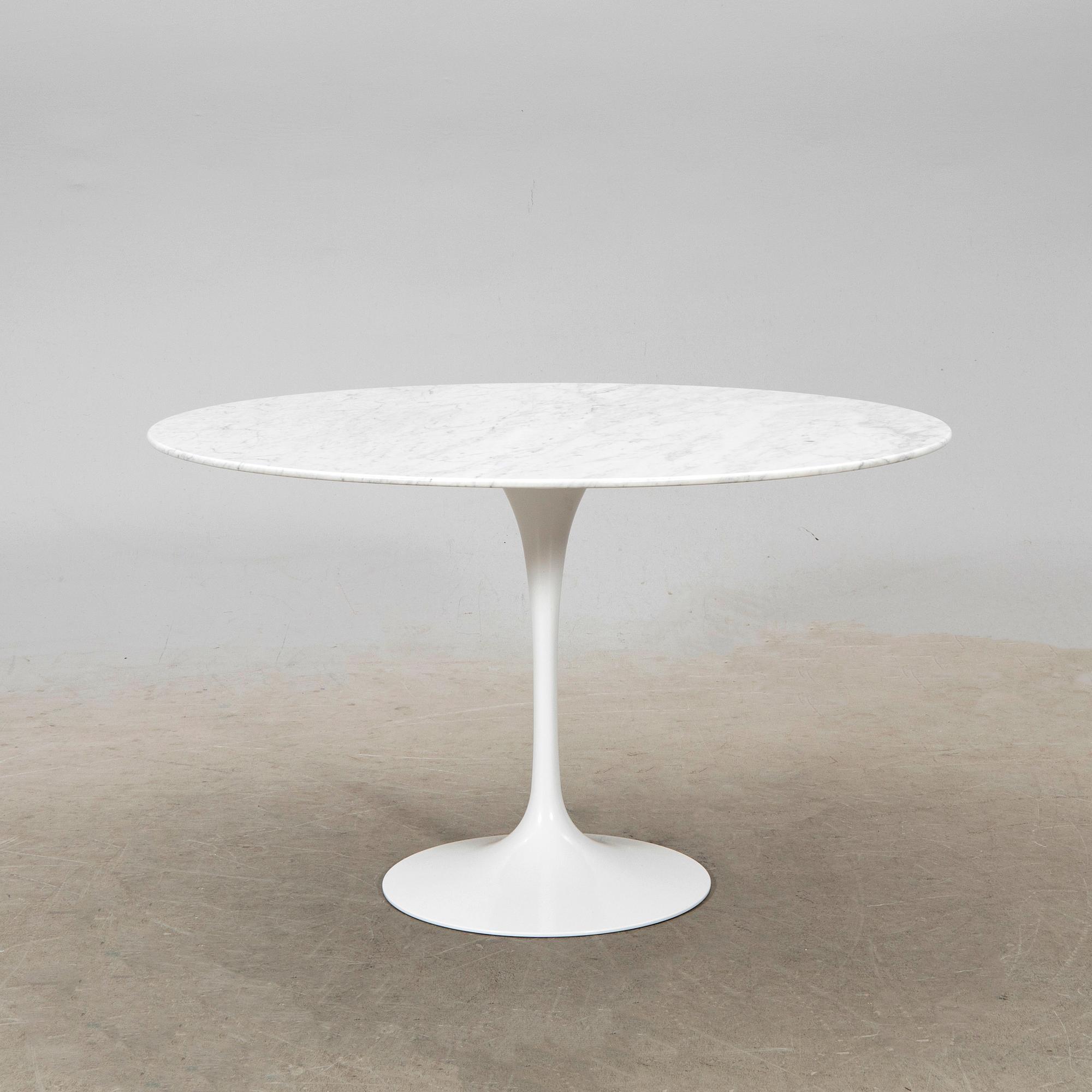 Eero Saarinen, a marble 'Tulip' dining table for Knoll International.