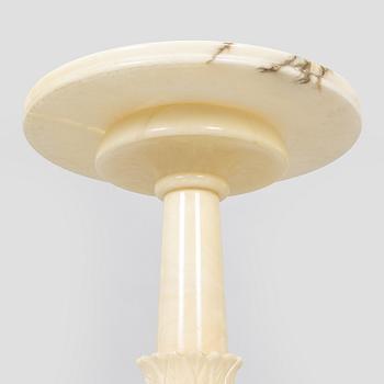 Sidobord, alabaster, 1900-tal.