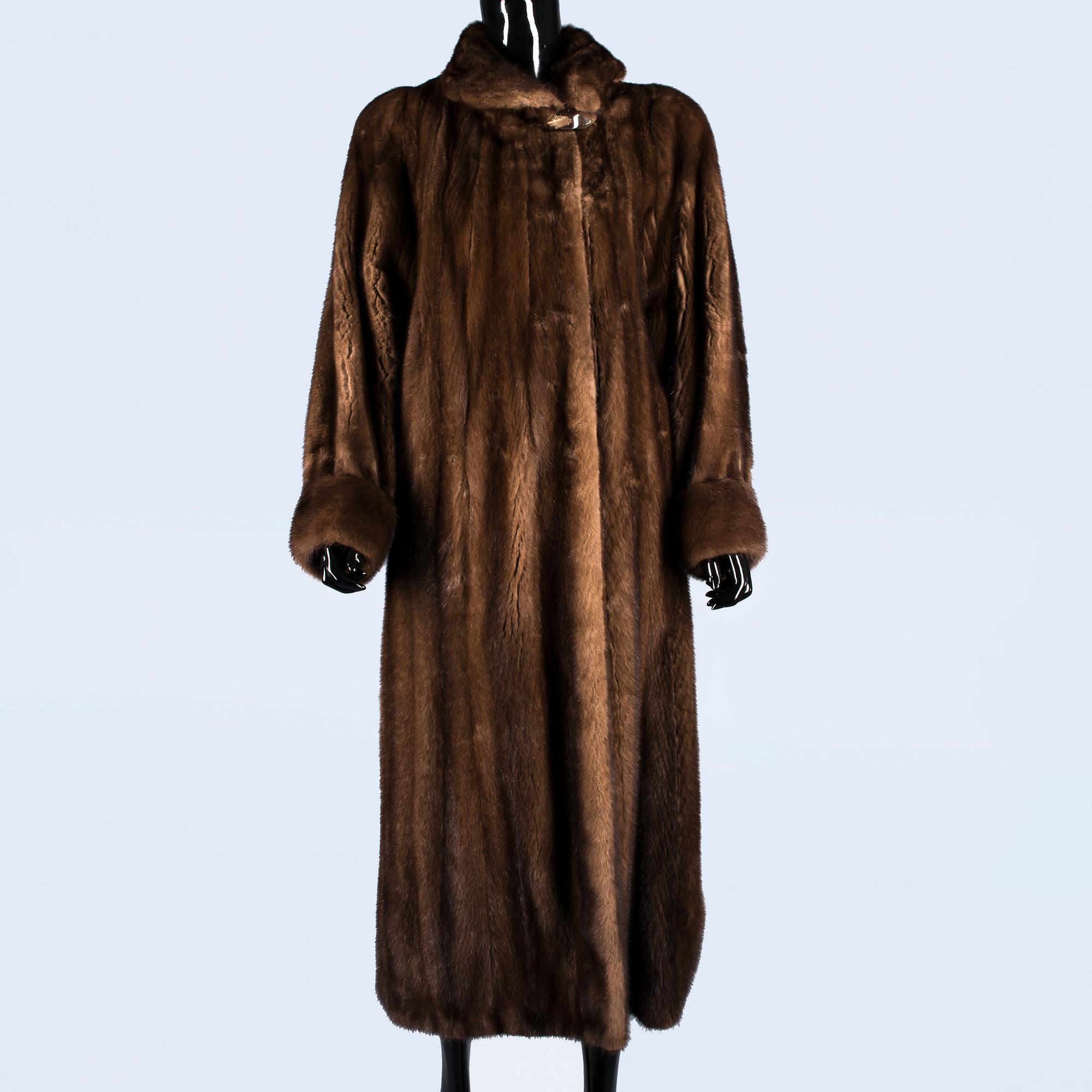 PÄLSKAPPA, Saga Mink.